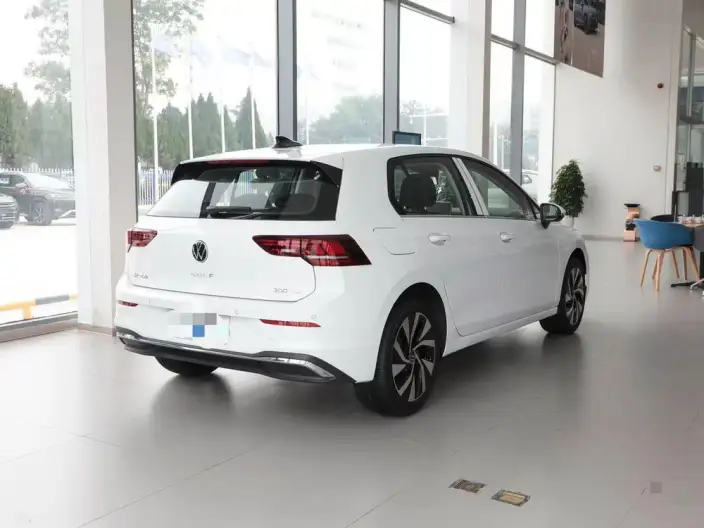 Volkswagen Golf 2025 Model Facelift 300TSI Pro – фото 4
