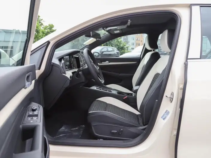 Volkswagen Golf 2025 Model Facelift 300TSI Pro – фото 10