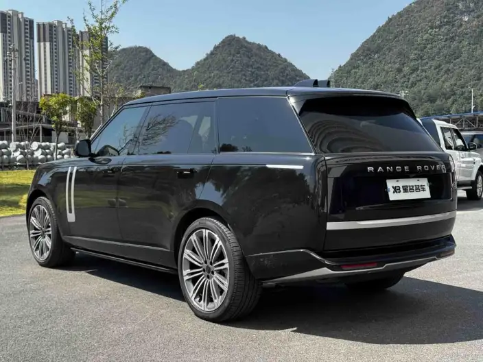 Range Rover 2026 Model 3.0 L6 400PS AB Long axis Edition – фото 4