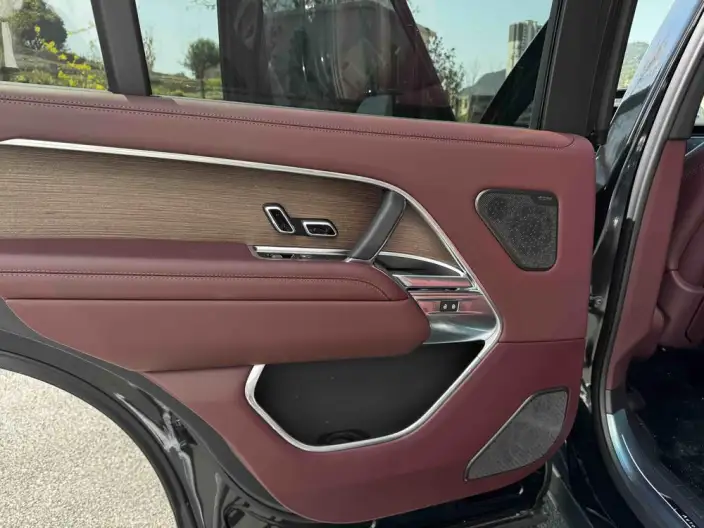Range Rover 2026 Model 3.0 L6 400PS AB Long axis Edition – фото 8