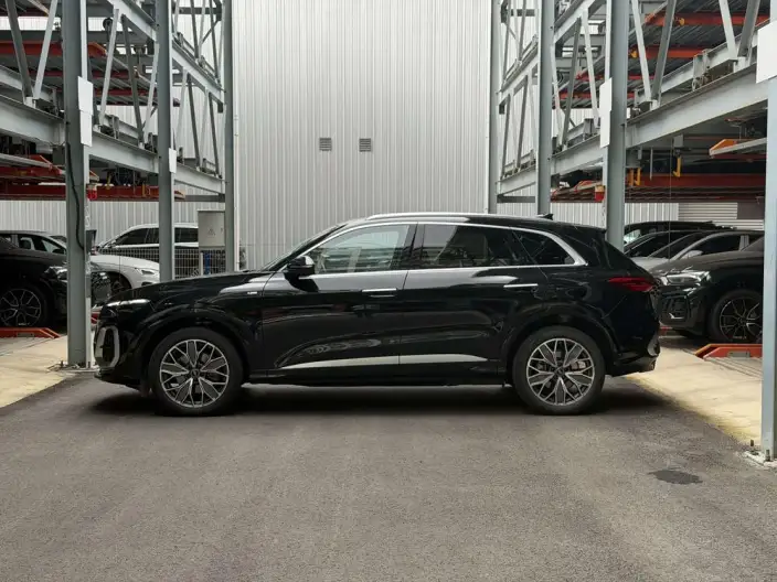 Audi Q5L 2026 Model 2.0T 10M Users Edition Edition – фото 3