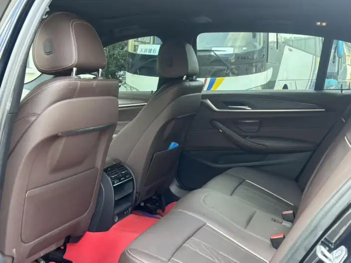 BMW 5 Series PHEV 2022 Model 535Le Luxury Set – фото 9