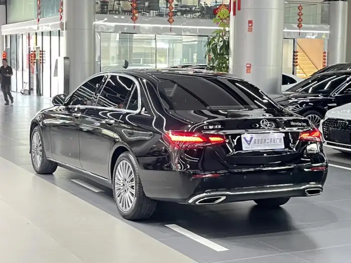 Mercedes-Benz E-Class 2023 Model E 300 L Luxury Model sedan – фото 4