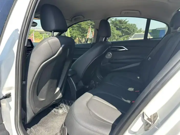 BMW 1 Series 2021 Model 120i M Sports Edition – фото 9