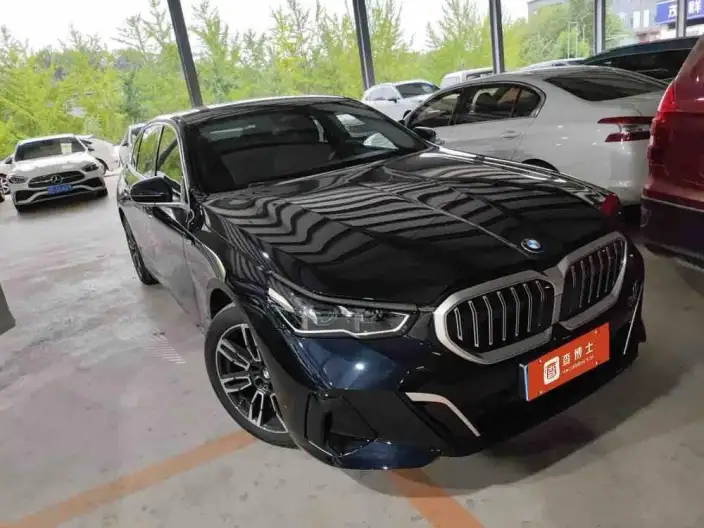 BMW 5 Series 2024 Model 525Li M Sports Set – фото 6