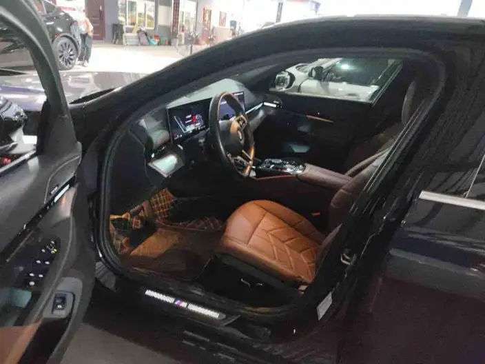BMW 5 Series 2024 Model 525Li M Sports Set – фото 8