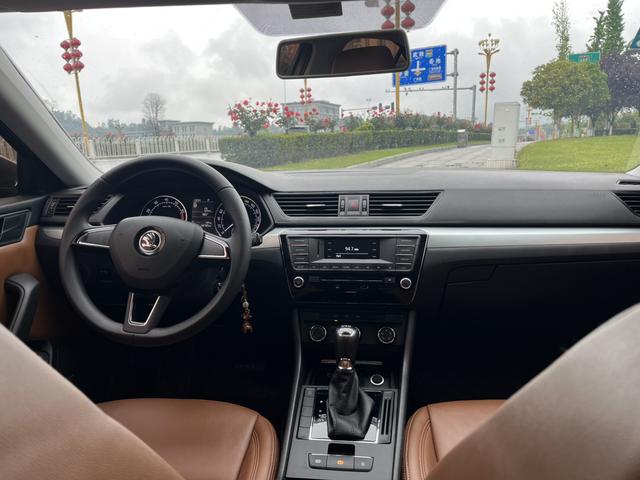 Skoda Superb 2016 TSI280 DSG Forward – фото 4