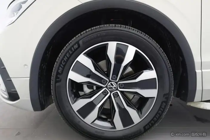 Volkswagen Tiguan L 2023 Model 330TSI 2WD R-Line Enjoy the version more – фото 8