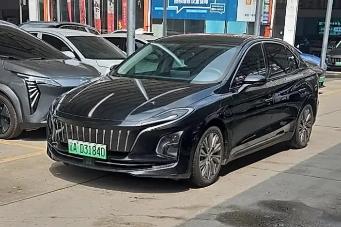 Hongqi E-QM5 2023 Model 620KM PLUS Edition – фото 1