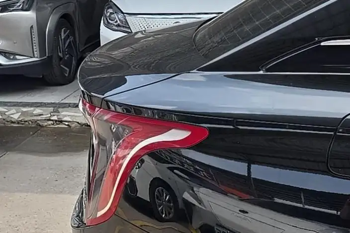 Hongqi E-QM5 2023 Model 620KM PLUS Edition – фото 6