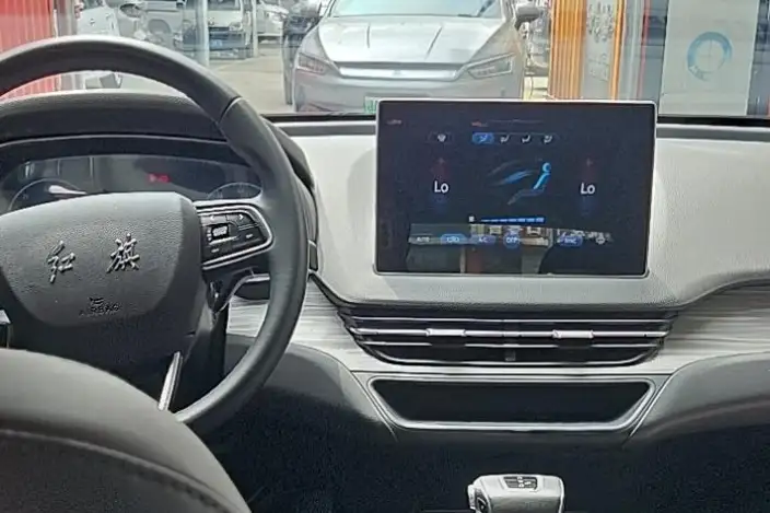 Hongqi E-QM5 2023 Model 620KM PLUS Edition – фото 7