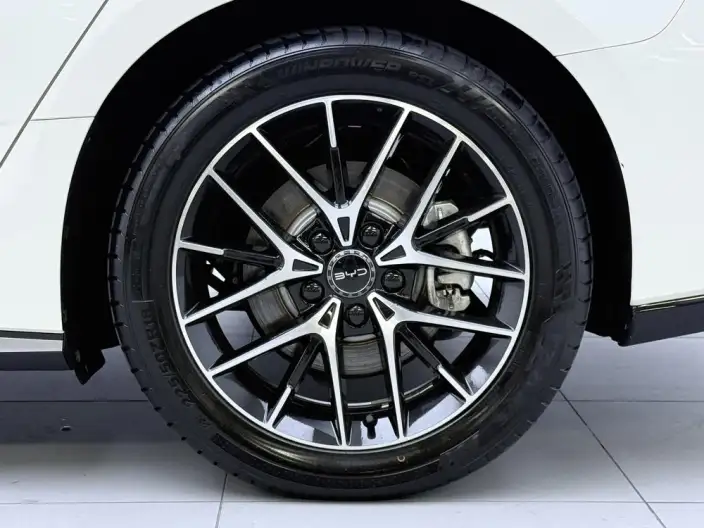 BYD Seal 07DM 2024 Model DM-i 125KM Elite Model – фото 9