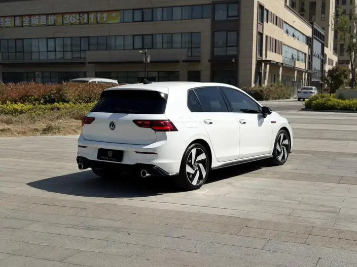 Volkswagen Golf GTI 2023 Model 380TSI DSG GTI – фото 7