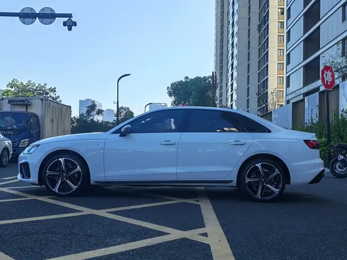 Audi A4 L 2024 Model 40 TFSI Luxury Dynamic Model – фото 4
