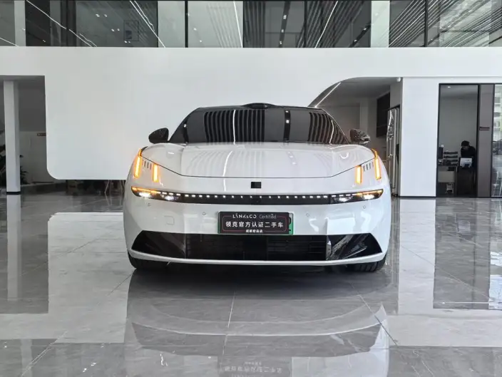 Lynk & Co 10 EM-P 2025 Model 240 4WD Ultra H5 – фото 2