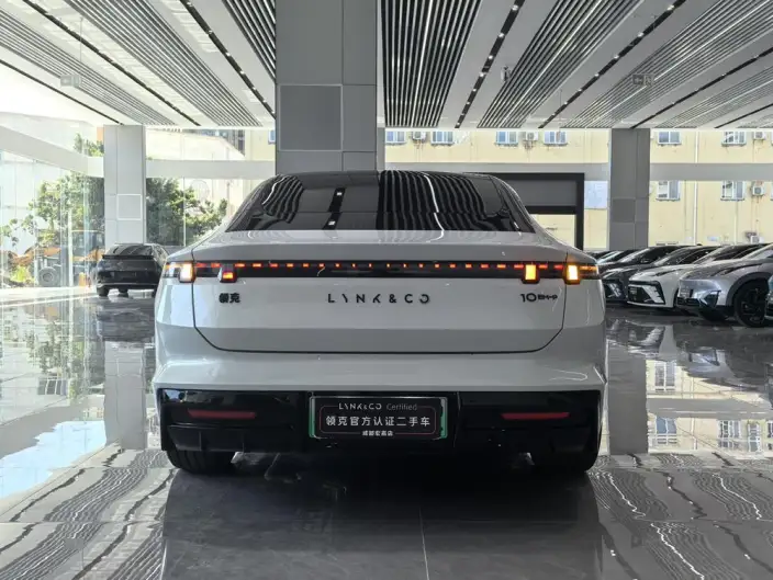 Lynk & Co 10 EM-P 2025 Model 240 4WD Ultra H5 – фото 6
