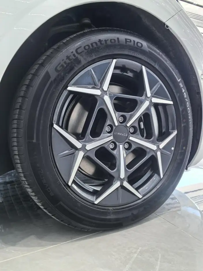 Lynk & Co 10 EM-P 2025 Model 240 4WD Ultra H5 – фото 9