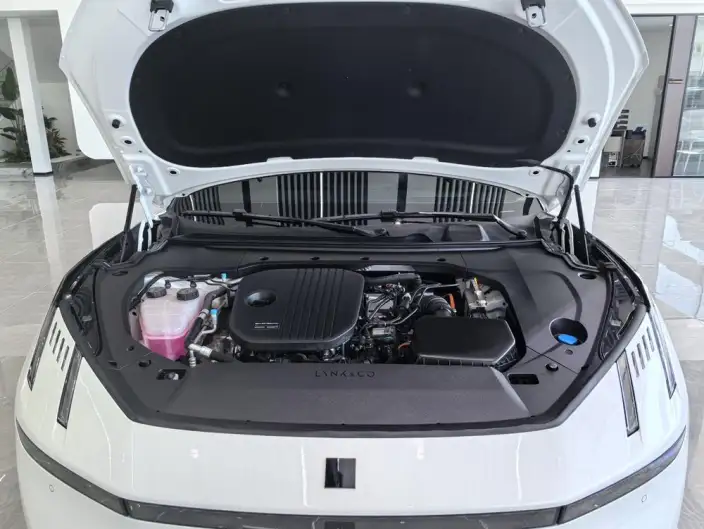 Lynk & Co 10 EM-P 2025 Model 240 4WD Ultra H5 – фото 10