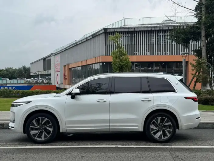 Li Auto ONE 2021 Model Extended Range 6 seat Edition – фото 4