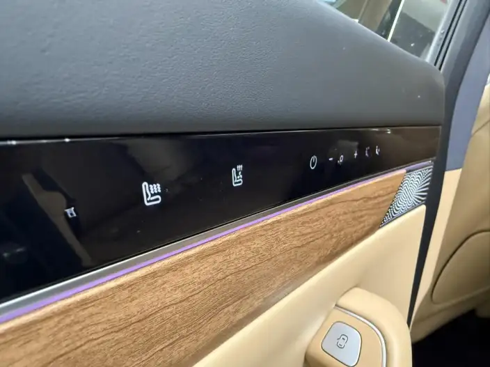 Luxeed R7 2025 Model Extended Range 53.4kWh Ultra 4WD Edition – фото 9
