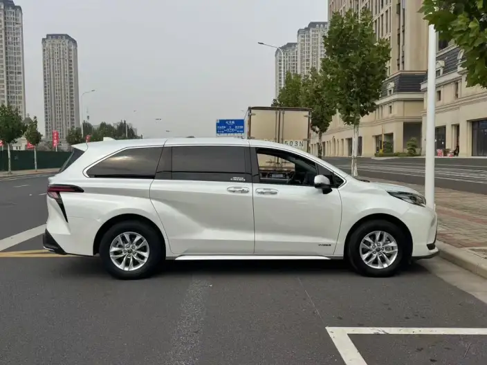 Granvia 2023 Model Intelligent Hybrid 2.5L Comfort Edition – фото 7