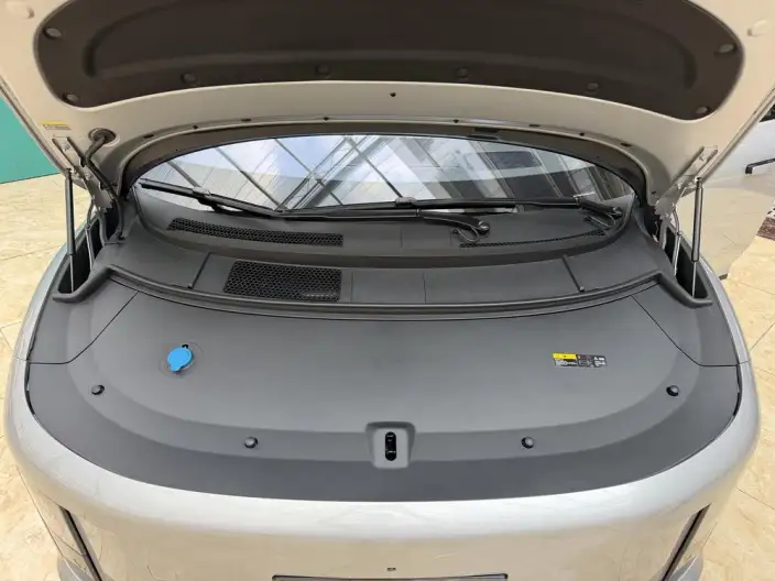 Li Auto i8 2025 Model Standard Edition – фото 6