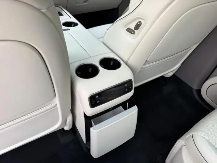 Li Auto i8 2025 Model Standard Edition – фото 10
