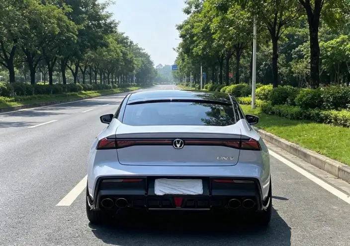 Changan UNI-V 2022 Model 1.5T Sports Edition – фото 5