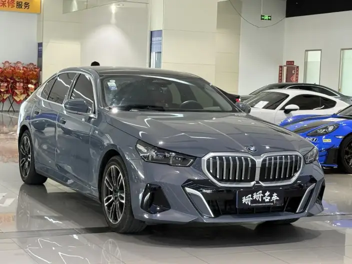 BMW 5 Series 2024 Model 525Li M Sports Set – фото 3