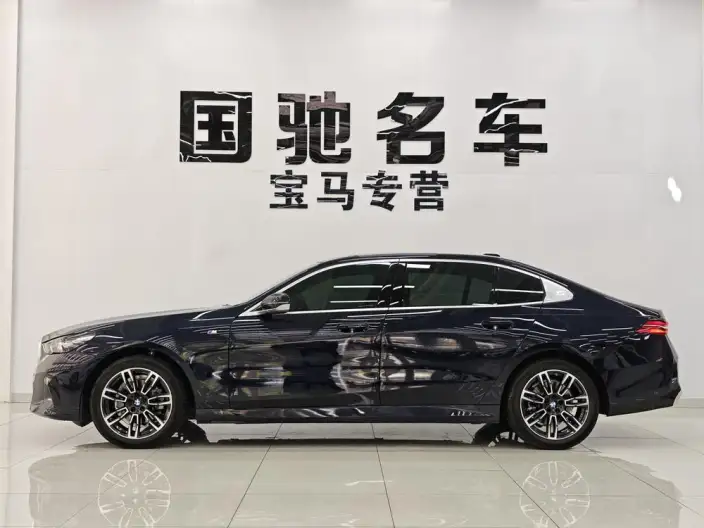 BMW 5 Series 2024 Model 525Li M Sports Set – фото 3