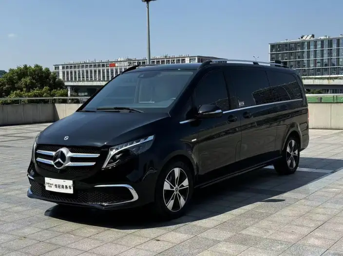 Mercedes-Benz V-Class 2022 Model V 260 L Long wheelbase Premium Edition – фото 1