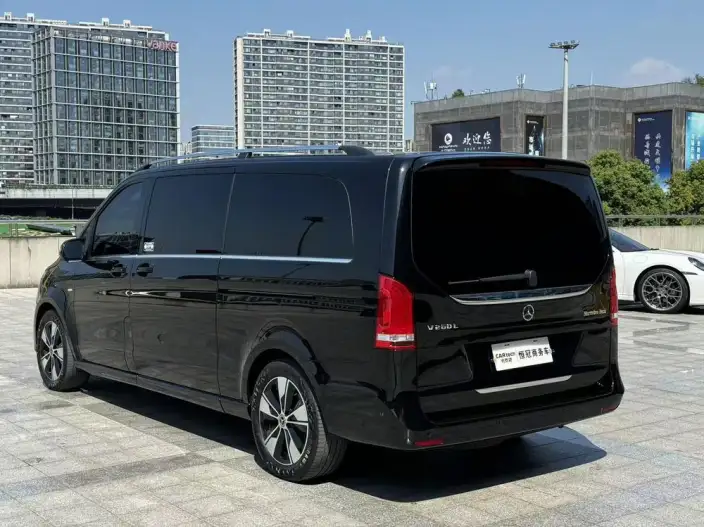 Mercedes-Benz V-Class 2022 Model V 260 L Long wheelbase Premium Edition – фото 4