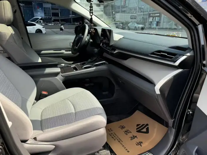 Toyota Sienna 2024 Model Hybrid 2.5L Comfort Edition – фото 8