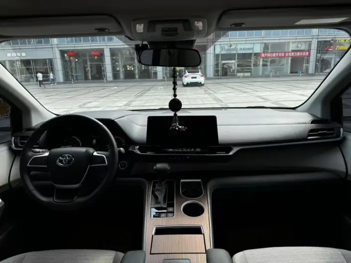 Toyota Sienna 2024 Model Hybrid 2.5L Comfort Edition – фото 9