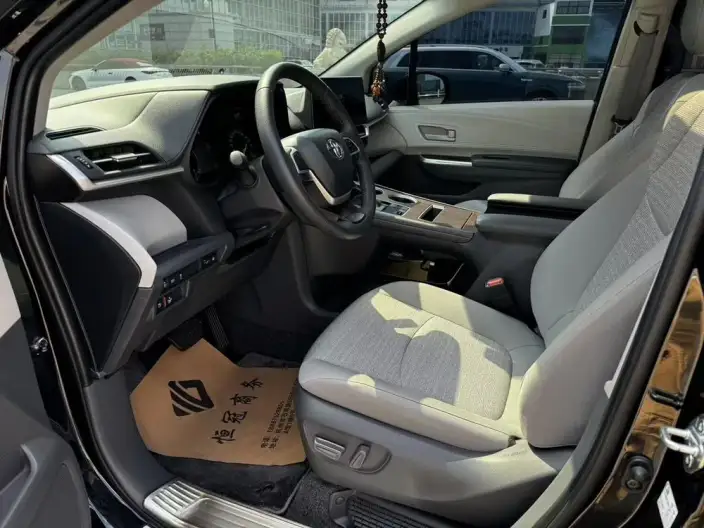 Toyota Sienna 2024 Model Hybrid 2.5L Comfort Edition – фото 10