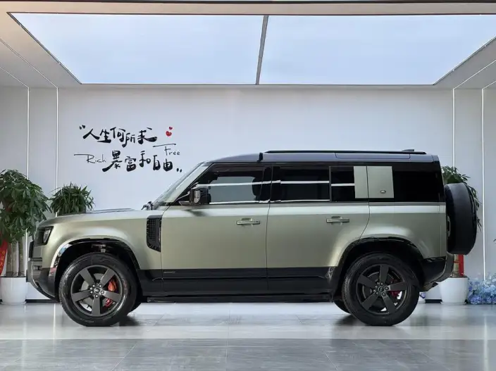 Land Rover Defender 2023 Model Facelift 110 3.0T X P400 – фото 3