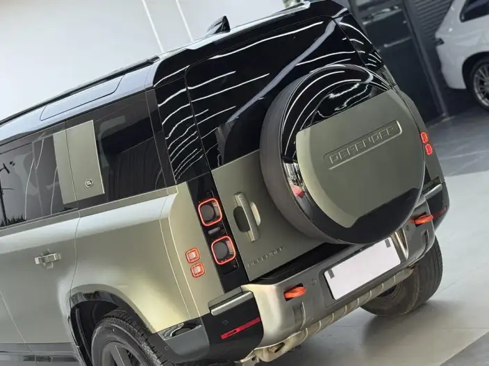 Land Rover Defender 2023 Model Facelift 110 3.0T X P400 – фото 4