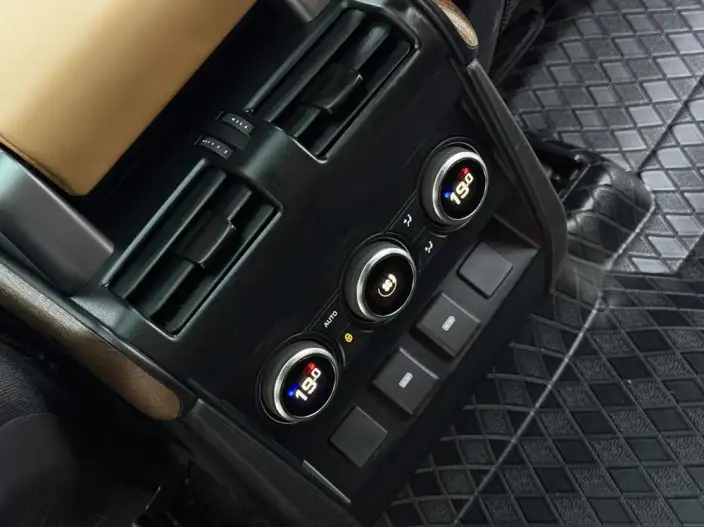 Land Rover Defender 2023 Model Facelift 110 3.0T X P400 – фото 10