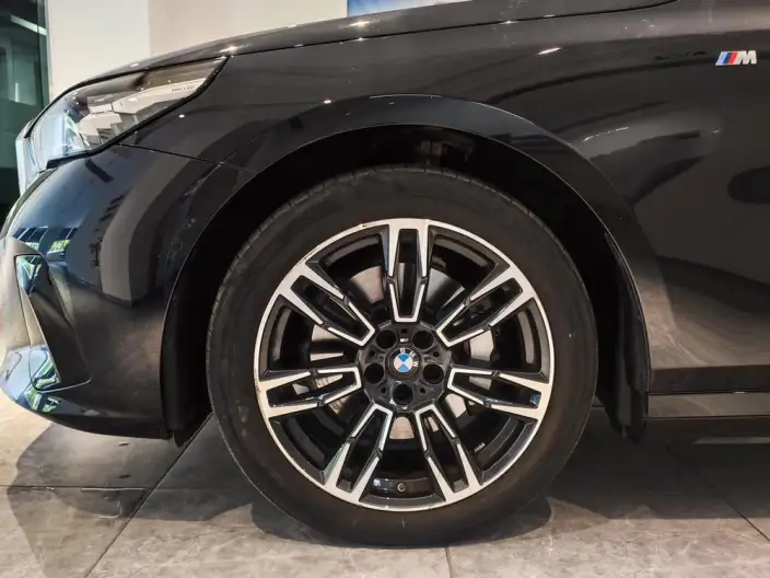 BMW 5 Series 2024 Model 530Li Exclusive Model M Sports Set – фото 8