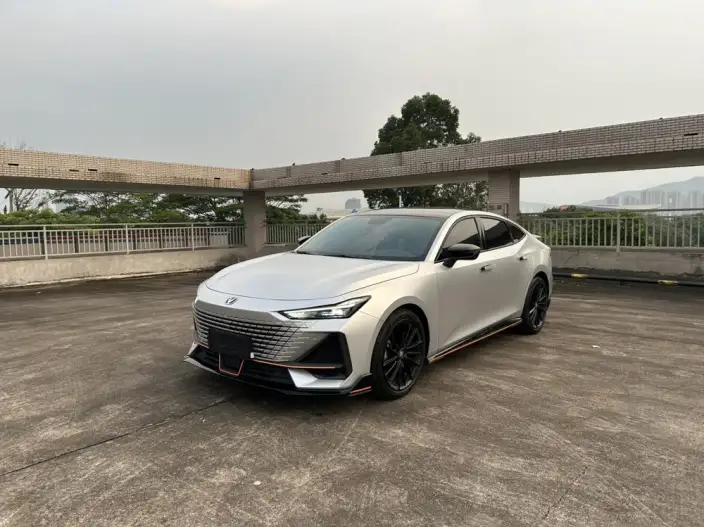 Changan UNI-V 2022 Model 1.5T Sports Edition – фото 1