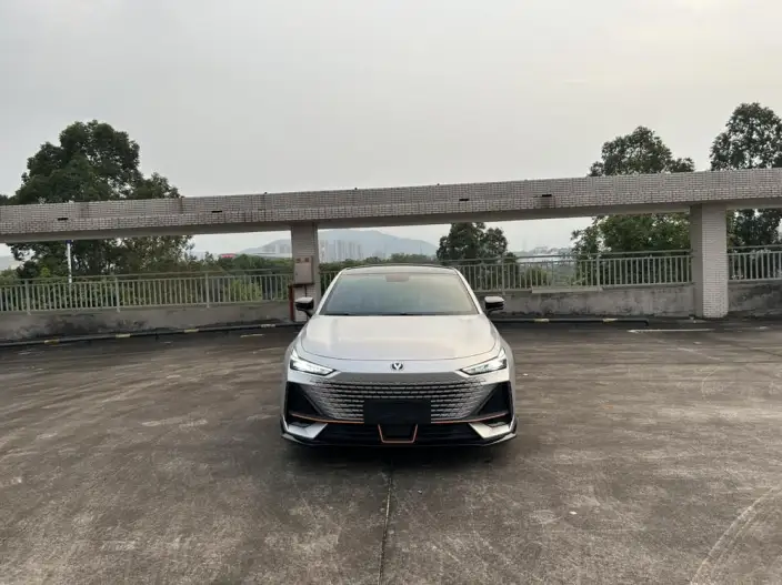 Changan UNI-V 2022 Model 1.5T Sports Edition – фото 2