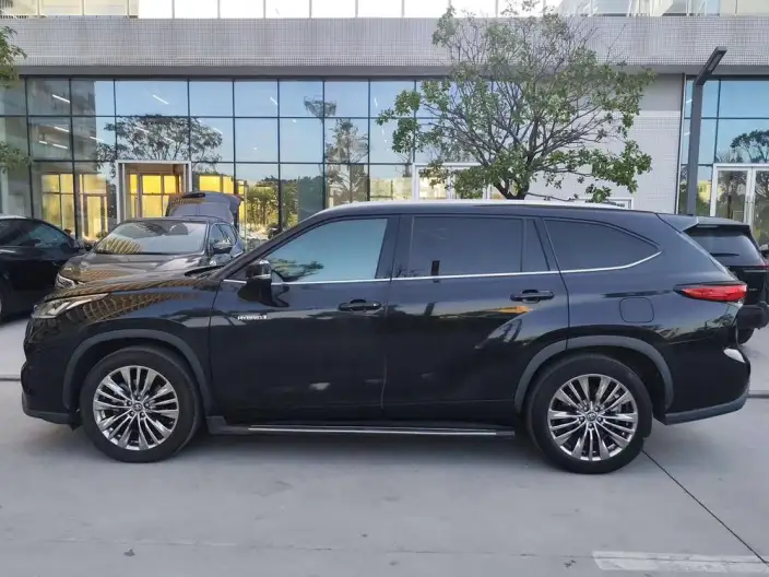 Toyota Highlander 2023 Model Hybrid 2.5L 2WD Premium Edition 7 seat – фото 3
