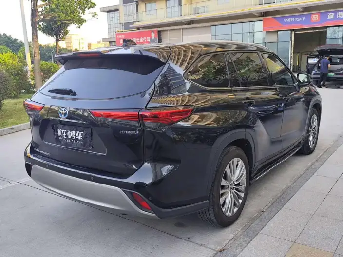 Toyota Highlander 2023 Model Hybrid 2.5L 2WD Premium Edition 7 seat – фото 5