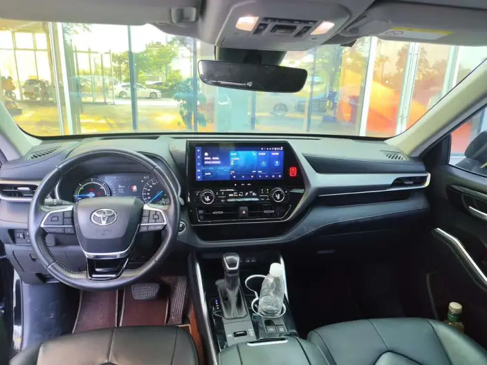Toyota Highlander 2023 Model Hybrid 2.5L 2WD Premium Edition 7 seat – фото 6