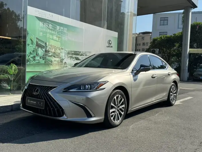 Lexus ES 2022 Model 300h Superior Edition – фото 1