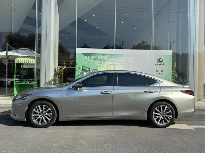Lexus ES 2022 Model 300h Superior Edition – фото 3