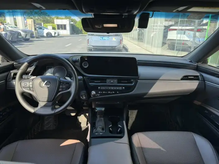 Lexus ES 2022 Model 300h Superior Edition – фото 6