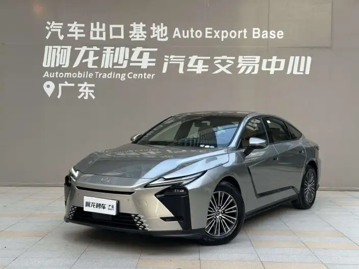 Lexus ES 2026 Model 300h – фото 1