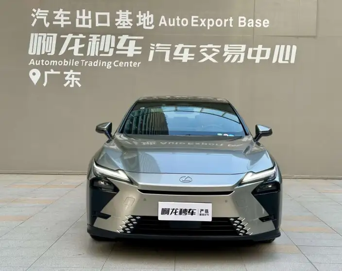 Lexus ES 2026 Model 300h – фото 2