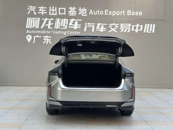Lexus ES 2026 Model 300h – фото 4